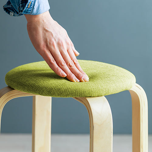 丸椅子 布張り座面 木製脚 スツール グリーン スタッキング可能