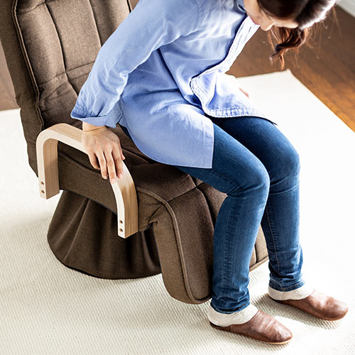 【寝られる椅子】 リクライニング高座椅子 360°回転  オットマン内蔵 肘掛け サイドポケット付き ブラウン